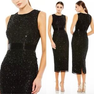 NWT MAC DUGGAL #93758
Black Geometric Embellished Sleeveless Sheath Dress